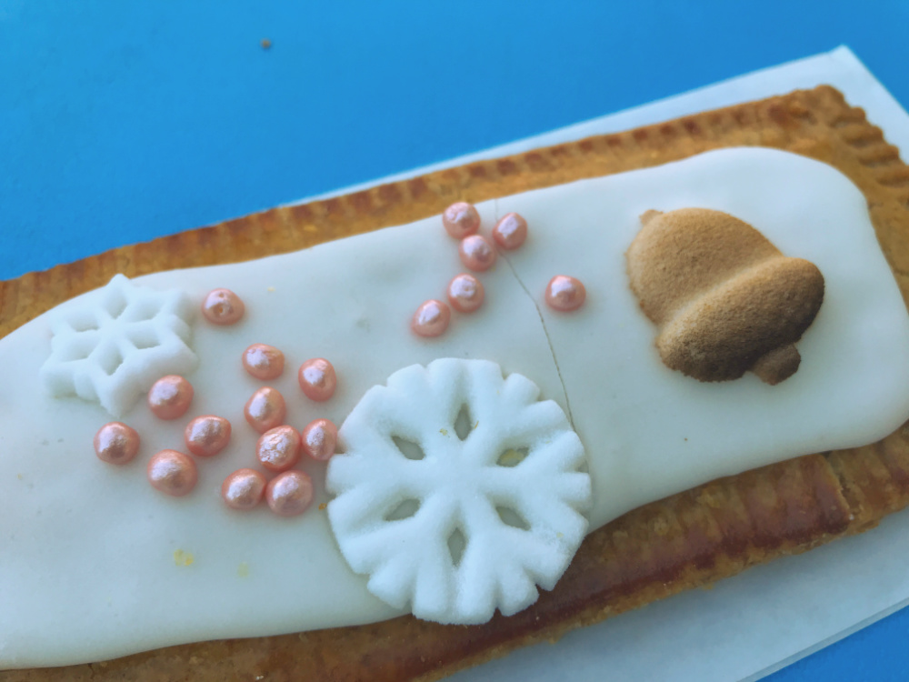 Best Snacks at Hollywood Studios - Lunch Box Tart seasonal